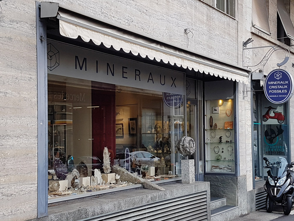 2-19_Stones_Cherchez-la-Femme_001-Mineraux-Cristaux-vitrines