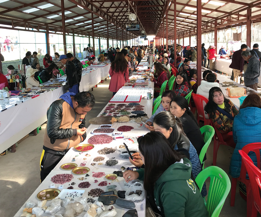 6-19_Stones_Julier-Mogok-15-Gem-Market