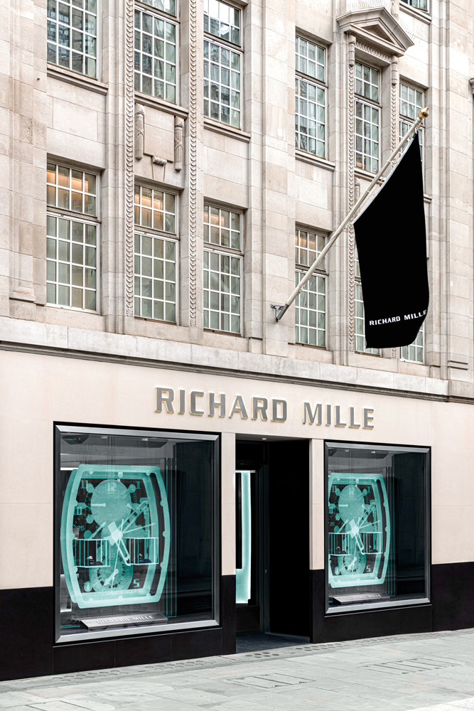 6-19_Watches_Horlogerie-RICHARD-MILLE-LONDON-BOUTIQUE-exterieur-Philippe-Louzon