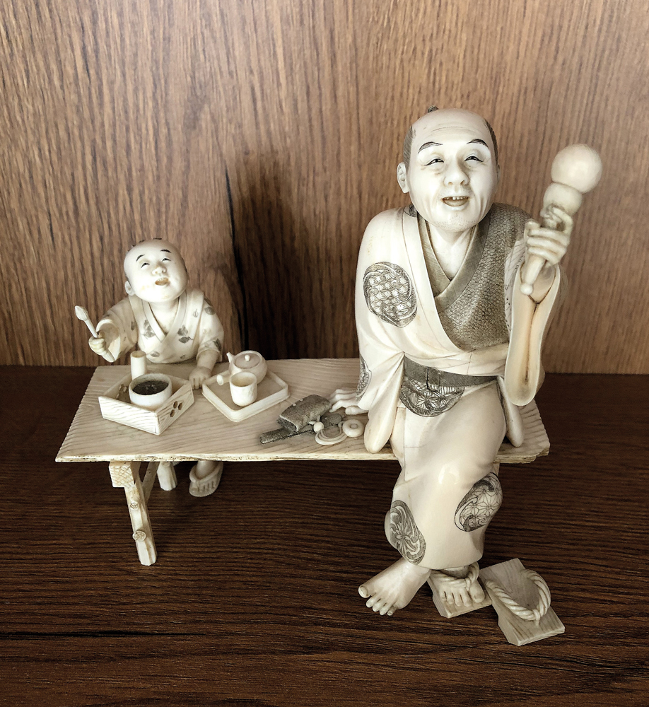 8-19_Jewellery_Cherchez-la-Femme_Marie-Chabrol_03-Okimono-Maitre-et-son-eleve