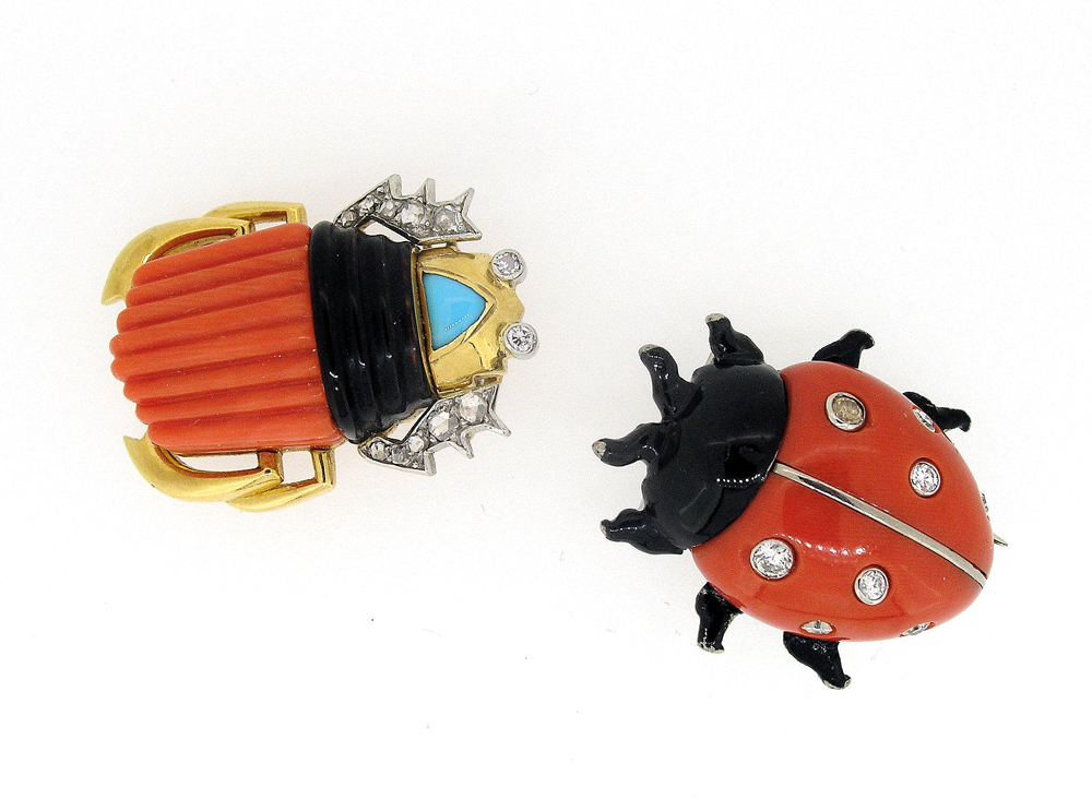 8-19_Jewellery_Cherchez-la-Femme_Marie-Chabrol_04-Broches-corail-Cartier,-turquoise