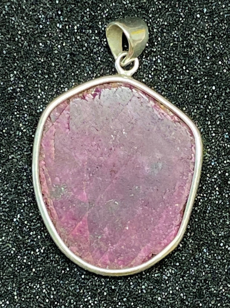 4-2020-Stones_Lips_Rubin-Anhaenger