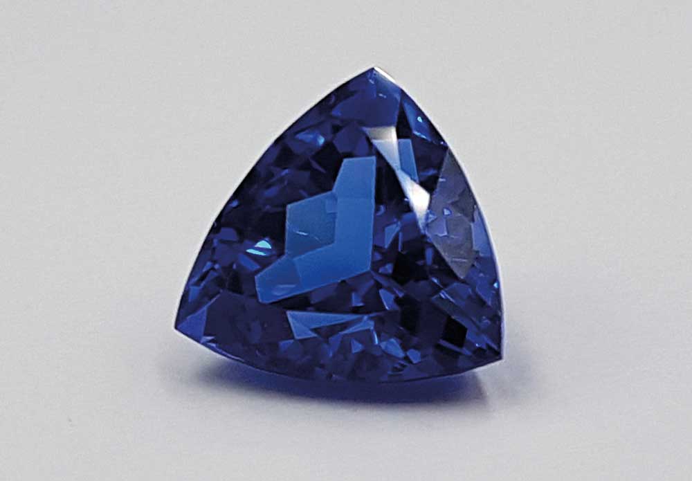 7-2022-Stones_Les-couleurs-se-rebiffent_007-Tanzanite-trilliant