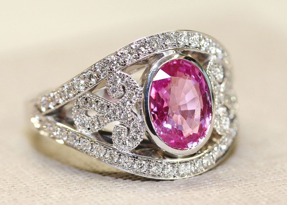 8-2022-Jewellery_Auf-der-Walz_Wettstein_Saph-Rose