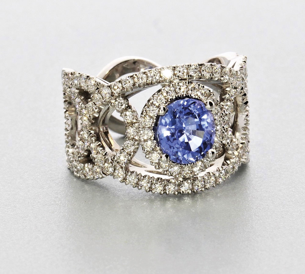 8-2022-Jewellery_Auf-der-Walz_Wettstein_Saphir-Ring