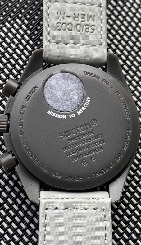 8-2022-Watches_Moonswatch-hinten