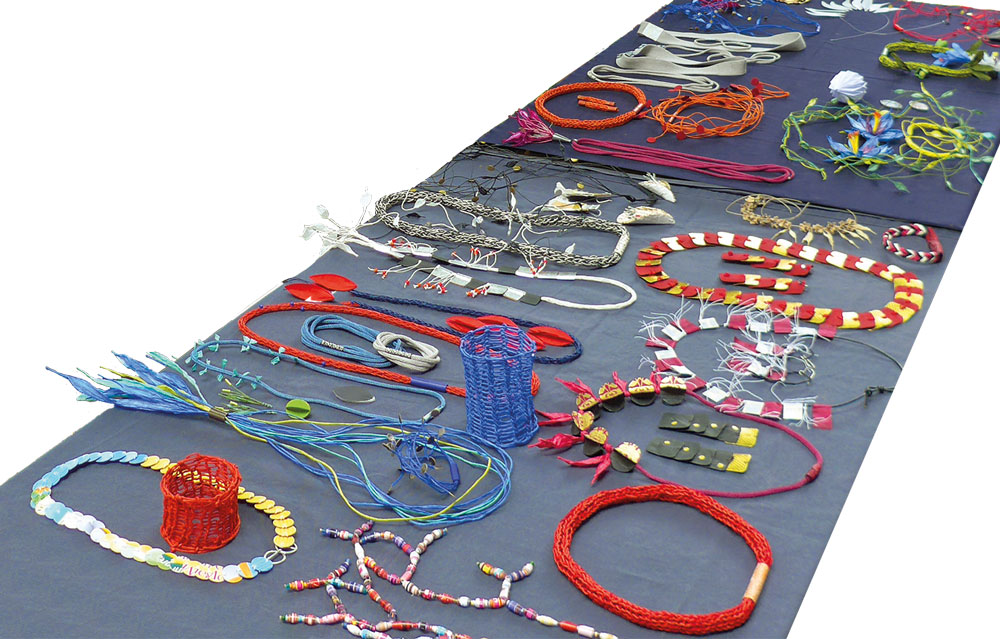 1-2023-Jewellery_Sommerkurse-Felix_Papierschmuck