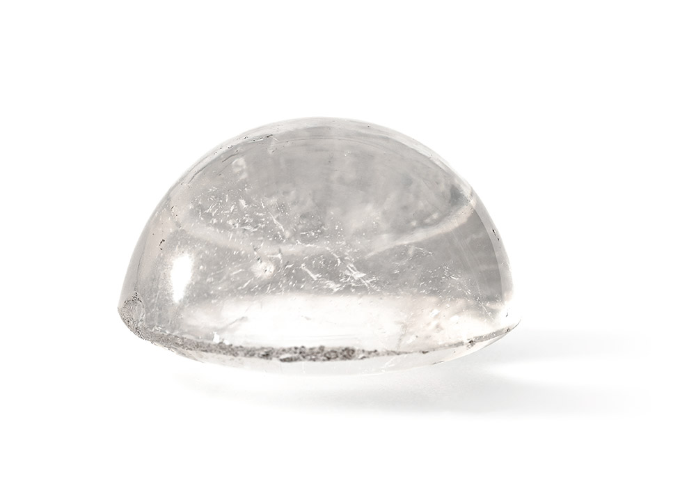 9-2023-Stones_Clair-comme-du-cristal_05-Cabochon-de-quartz-incolore