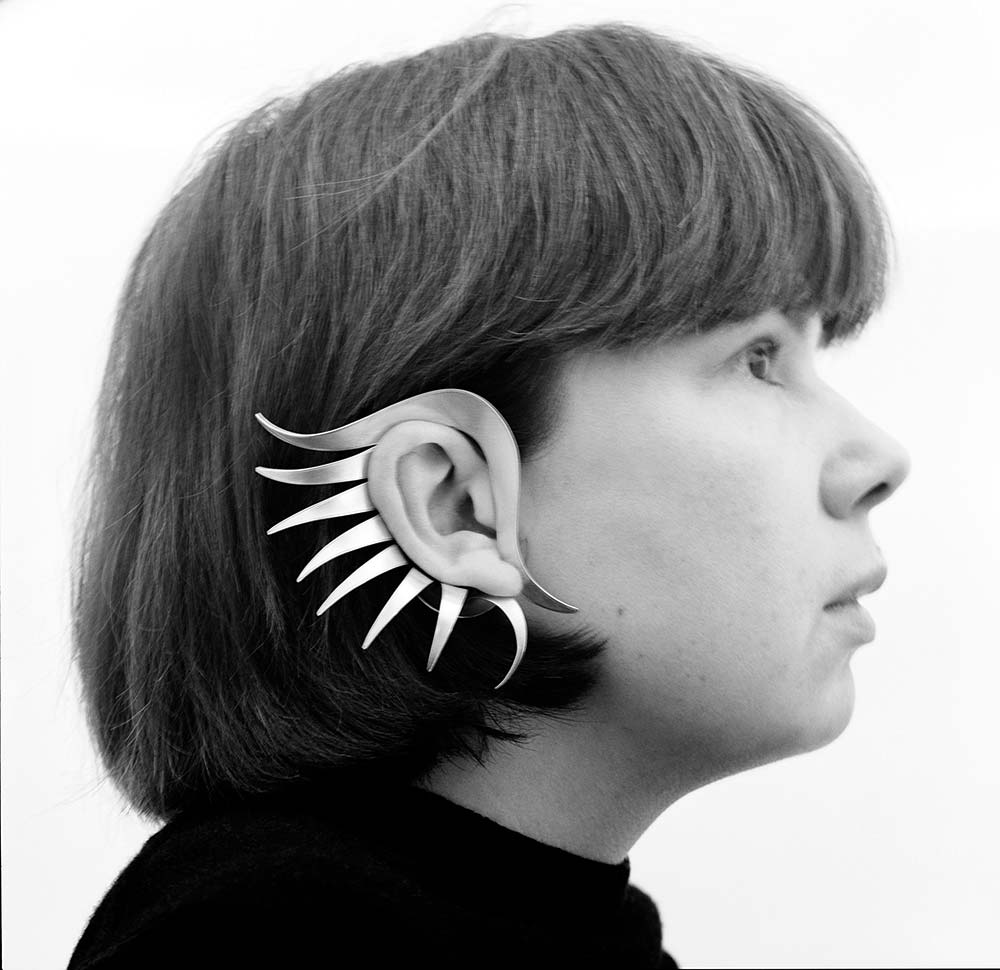 1-2024-Special_Buchtipp_Machacek_Ohrring