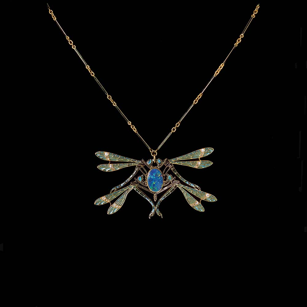 4-2024-Stones_GemGeneve_Opales_06-Faerber-Lalique