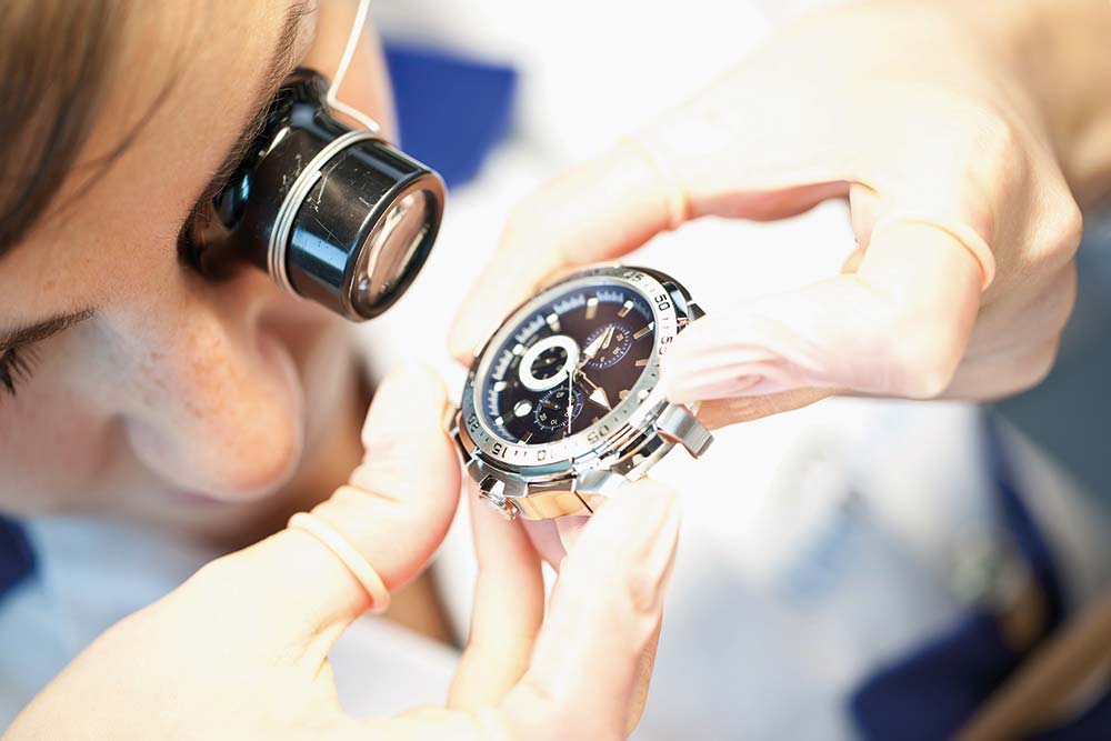 4-2025-Watches_PR-Roamer-JDM_Kontrolle