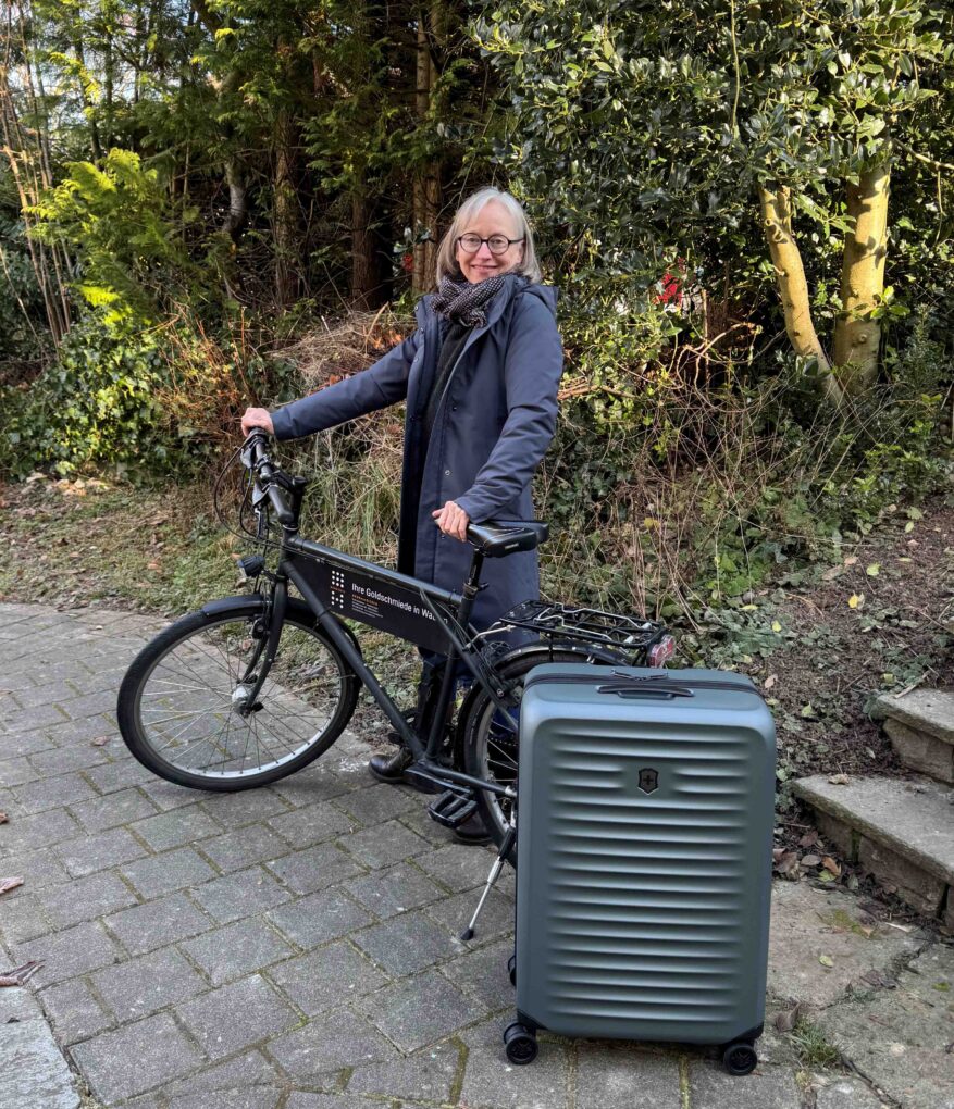 Ruth Gundacker, sa nouvelle valise Victorinox et son vélo.