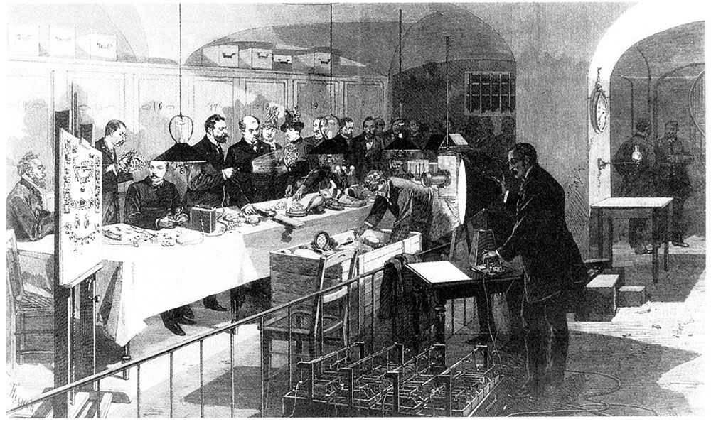 3-2026-Jewellery_Couronne-de-France_06-Répartition-et-photographie,-Riondet