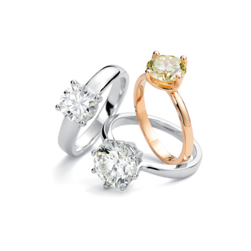 Solitär-Trio, die Brillanten sind auf Wunsch auch in Fancy-Yellow mit Zertifikat erhältlich.