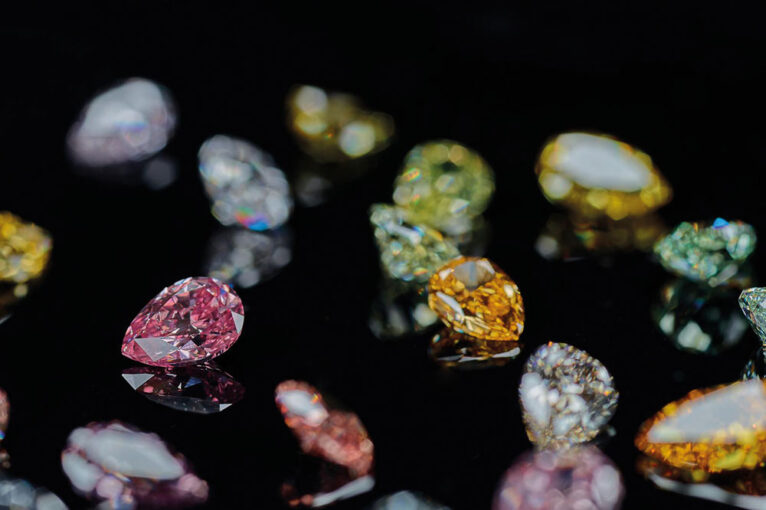 Farbdiamanten des GemGenève-Ausstellers Antwerp Cut.