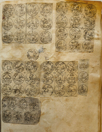 Modellskizzen für die Verzierung von Châtelaines, eingeklebt in ein mit Pergament gebundenes Heft, 18. Jahrhundert, Fonds Benoît/Bobillier 6, Staatsarchiv Neuenburg.