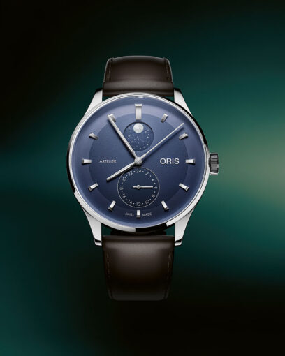 La nouvelle Oris Artelier Complication en version bleu nuit avec bracelet en cuir.