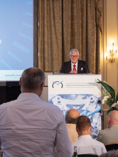 À l’issue de la partie statutaire, Jacques Pitteloud, chef de la Mission suisse auprès de l’OTAN et ambassadeur de Suisse en Belgique, a présenté un exposé sur le thème «Comment naviguer dans un ordre international en phase d’autodestruction». Photo: FH