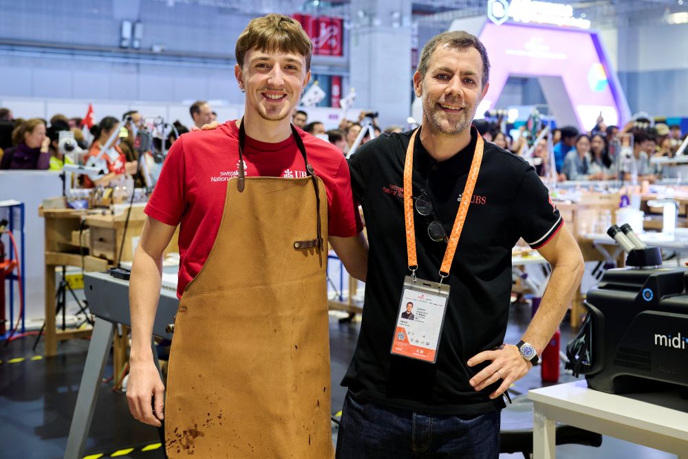 Titelbild: Eliott Vadi mit Experte Ludovic Lesemann.