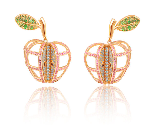 ((News_Fullord_TrueAppeal)) Die Ohrringe True Appeal aus der Eden-Kollektion sind aus Roségold, farblosen und schwarzen Diamanten sowie Tsavorithen und Saphiren gefertigt.